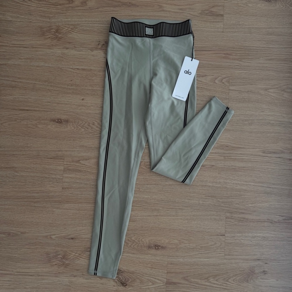 Alo Yoga airlift 7/8 line up leggings